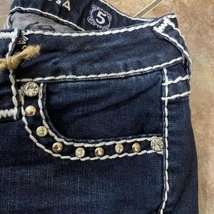 LA Idol capris. Size 5 (29waist x 18 length). New with tags. Bling pockets